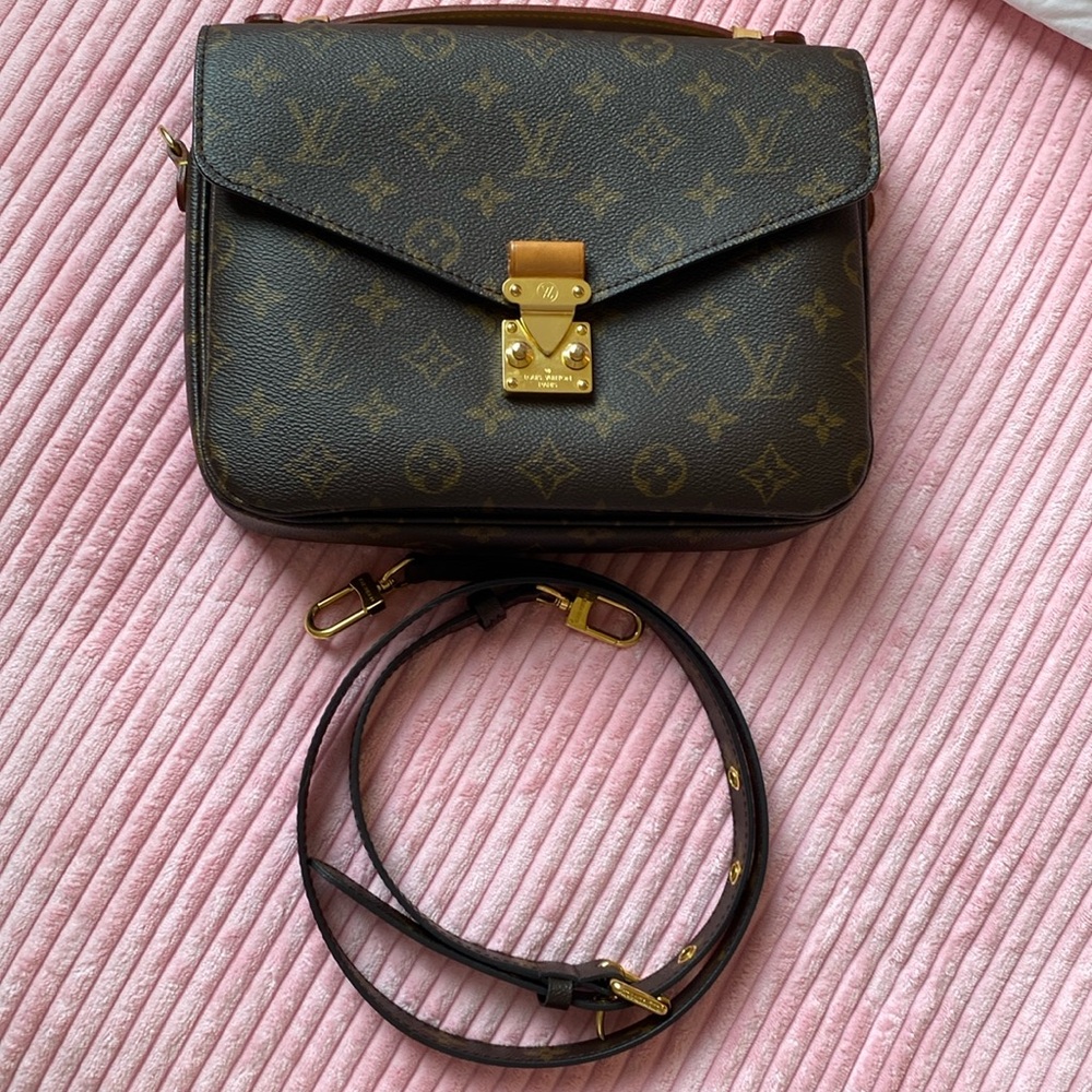 Louis Vuitton Pochette Métis Authentic